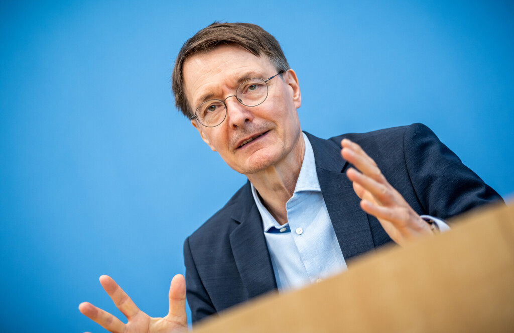 13.06.2023, Berlin: Bundesgesundheitsminister Karl Lauterbach (SPD), spricht bei einer Pressekonferenz zu Forderungen der Ärzteschaft nach Hitzeschutzplänen. Foto: Michael Kappeler/dpa +++ dpa-Bildfunk +++