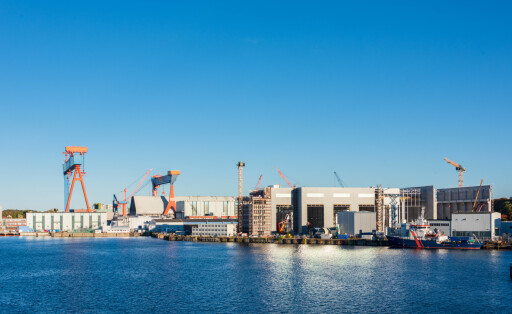 Die neuen Uboots Produktionshallen von ThyssenKrupp verändern die Hafenskyline von Kiel *** The new submarine production halls of ThyssenKrupp change the harbor skyline of Kiel