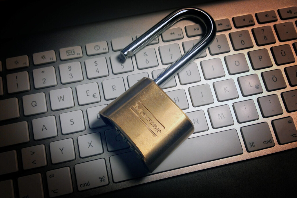 Symbolfoto Datensicherheit / BSI Sicherheitstest,Verschluesselung,Passwort,password,Userdaten,verschluesseln,Verschluesselung,Abhoerschutz,Abhoeren,ausspionieren,Identitaetdiebstahl,online,account,Zugangsdaten,Sicherheit im Netz,Internet,e-mail Adresse,online,Datenschutz,Schloss,ausspionieren,offen,unverschluesselt,ungesichert,Datenleck.
Symbolic image Data security BSI Security test Encryption Password Password Encrypt Encryption ausspionieren Online Account Access data Security in Network Internet e Mail Address Online Privacy Castle ausspionieren open unsecured