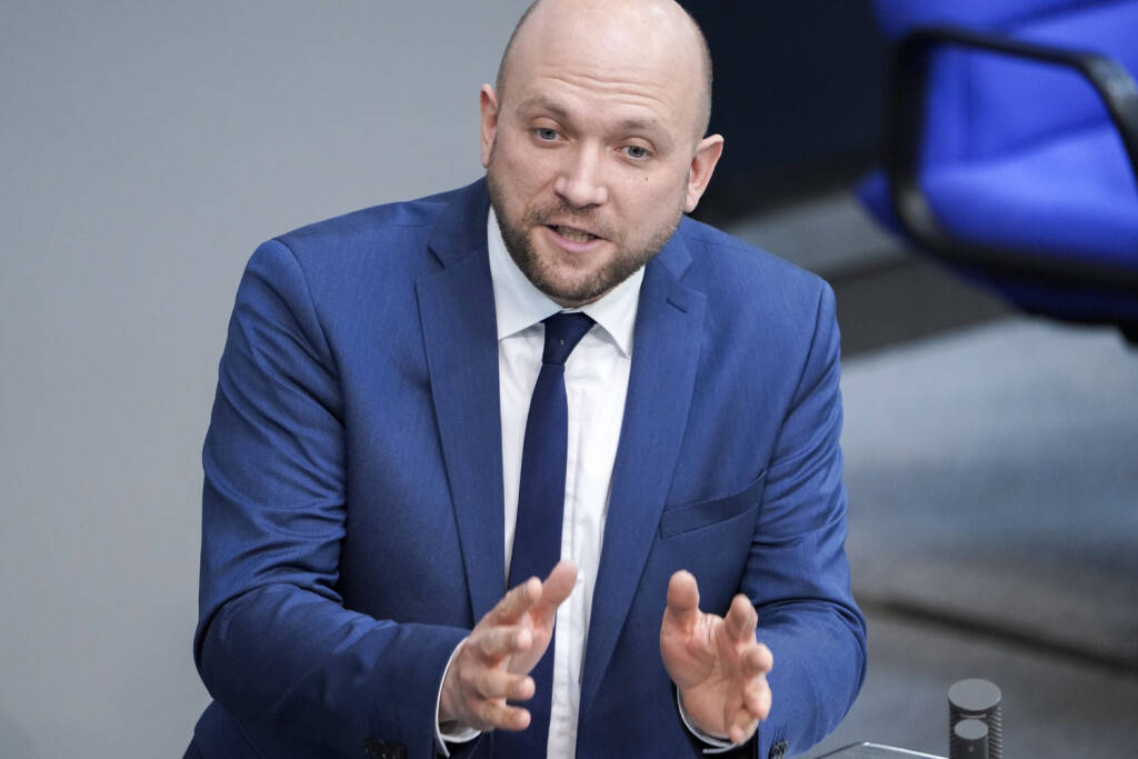 218. Bundestagssitzung - Debatte und Sitzung Aktuell, 25.03.2021, Berlin, Manuel Sarrazin im Portrait bei seiner Rede zum Thema Aktuelle Stunde Kurswechsel in der Corona-Politik bei der 218. Sitzung des Deutschen Bundestag in Berlin Berlin Berlin Deutschland *** 218 Bundestag session Debate and session Current, 25 03 2021, Berlin, Manuel Sarrazin in portrait during his speech on the topic Current hour Change of course in the Corona policy at the 218 session of the German Bundestag in Berlin Berlin Germany