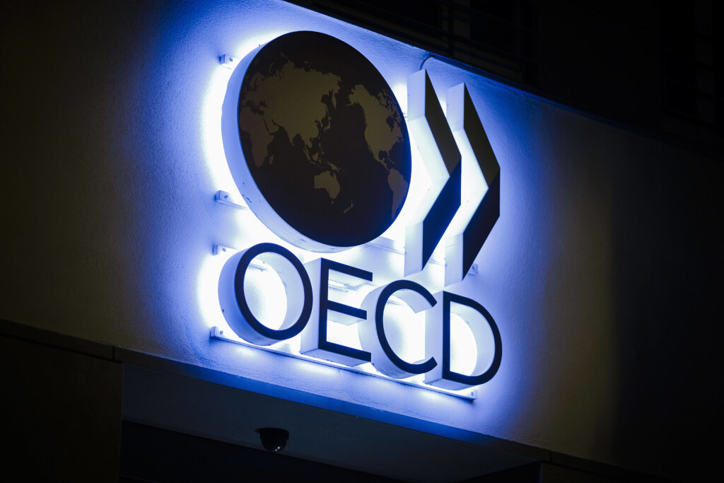 Logo der Organisation fuer wirtschaftliche Zusammenarbeit und Entwicklung  OECD , aufgenommen in Berlin Mitte. Berlin, 05.01.2022 Berlin Deutschland *** Logo of the Organisation for Economic Co-operation and Development OECD , taken in Berlin Mitte Berlin, 05 01 2022 Berlin Germany Copyright: xThomasxTrutschel/photothek.dex