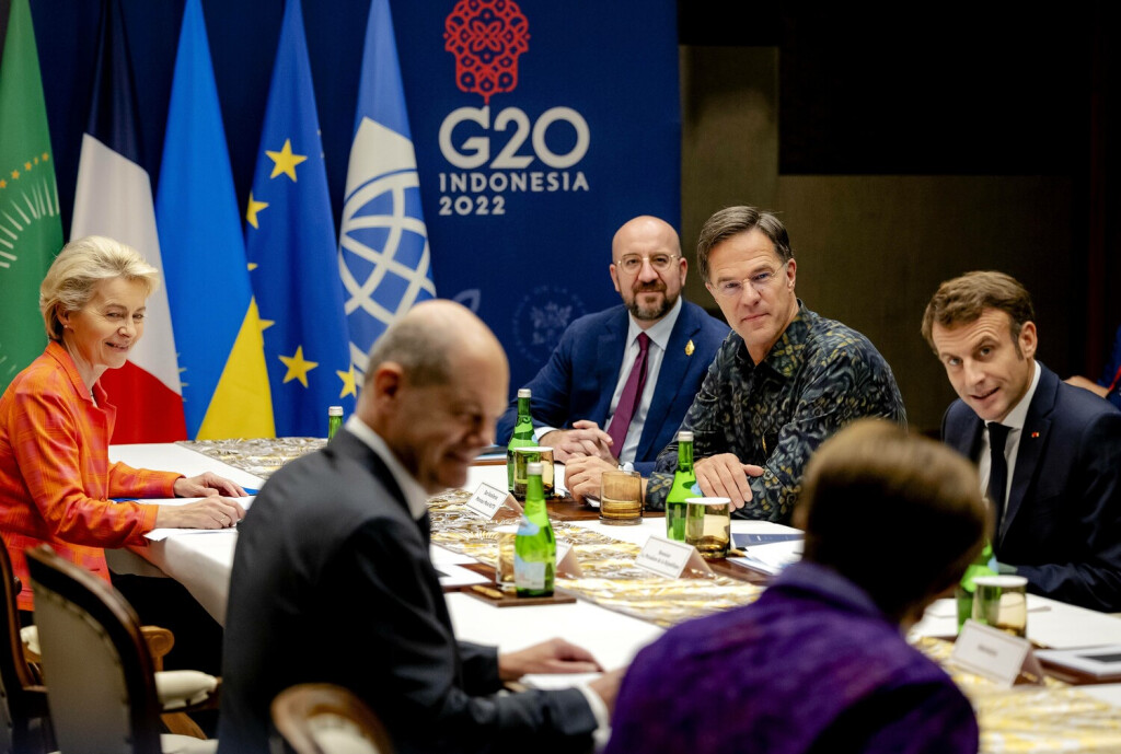 DENPASAR - Prime Minister Mark Rutte during a meeting with Ursula von der Leyen European Commission President Charles Michel European Union President and Emmanuel Macron President of France at the G20 summit in Bali. During the summit, the largest economies discuss matters such as financial stability, economic growth and food security. Prime Minister and Minister Sigrid Kaag Finance are present on behalf of the Dutch government. ANP ROBIN VAN LONKHUIJSEN netherlands out - belgium out *** DENPASAR Prime Minister Mark Rutte during a meeting with Ursula von der Leyen European Commission President Charles Michel European Union President and Emmanuel Macron President of France at the G20 summit in Bali During the summit, the largest economies PUBLICATIONxINxGERxSUIxAUTxONLY Copyright: xx x457862674x originalFilename: 457862674.jpg