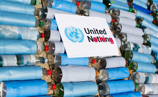 Protest In Bonn Against The War In Ukraine Ukraine activists install a hundred of water bottles with a sign of United Nothing at square of United Nation in Bonn, Germany on June 14, 2023 to appeal to representatives from all nations for the climate conference in Bonn as Ukraine Kakhovskaya dam was attacked with huge environmental and humane consequences Bonn Germany PUBLICATIONxNOTxINxFRA Copyright: xYingxTangx originalFilename: tang-notitle230614_np3Up.jpg