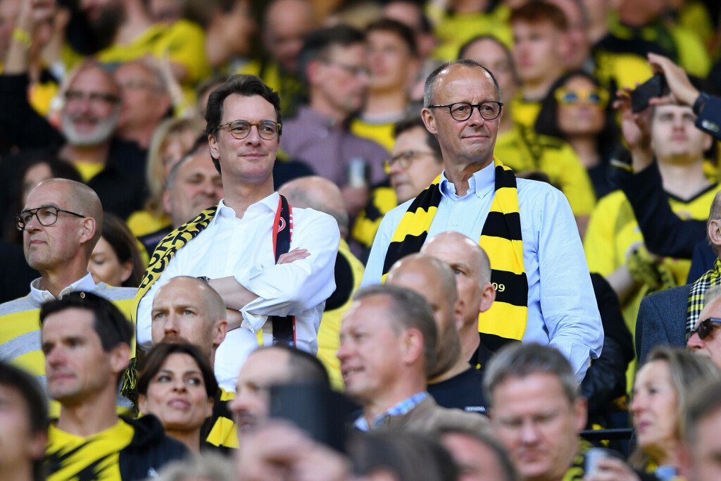 Fußball 1. Bundesliga 34. Spieltag Borussia Dortmund - 1. FSV Mainz 05 am 27.05.2023 im Signal Iduna Park in Dortmund Hendrik Wüst, links - Friedrich Merz, rechts DFL regulations prohibit any use of photographs as image sequences and/or quasi-video. *** Fußball 1 Bundesliga 34 Spieltag Borussia Dortmund 1 FSV Mainz 05 am 27 05 2023 im Signal Iduna Park in Dortmund Hendrik Wüst, left Friedrich Merz, right DFL regulations prohibit any use of photographs as image sequences and or quasi video xstx