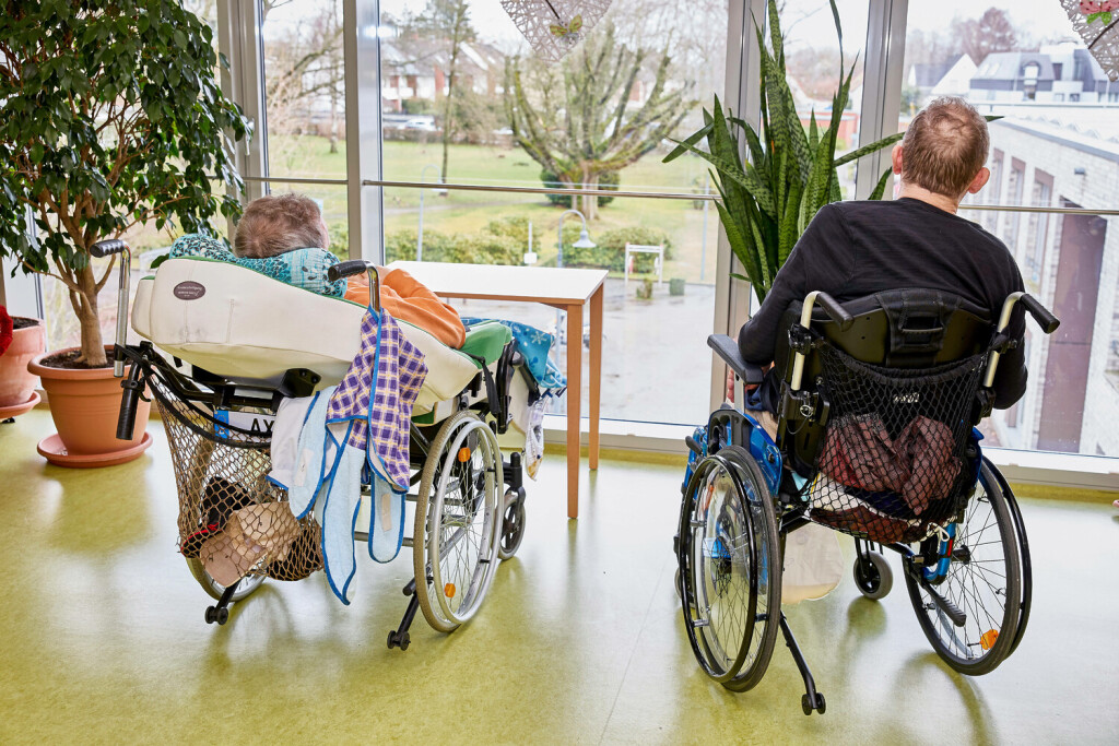 Bewohner im Rollstuhl in einem Pflegeheim Themenfoto vom 14.03.2023. EDITORIAL USE ONLY *** Resident in a wheelchair in a nursing home themed photo taken 14 03 2023 EDITORIAL USE ONLY Copyright: epd-bild/WernerxKrueper Pflegeheim_230314_164
