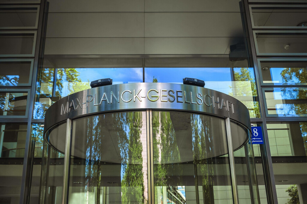 Max-Planck-Gesellschaft, Eingang zur Generalverwaltung, München, Oberbayern, Bayern, Deutschland, Europa *** Max Planck Society Entrance to the General Administration Munich Upper Bavaria Bavaria Germany Europe Copyright: imageBROKER/ManfredxBail iblabc04688304.jpg Bitte beachten Sie die gesetzlichen Bestimmungen des deutschen Urheberrechtes hinsichtlich der Namensnennung des Fotografen im direkten Umfeld der Veröffentlichung!