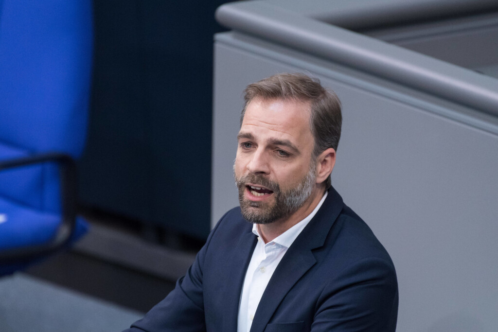 Berlin, Plenarsitzung im Bundestag Deutschland, Berlin - 23.04.2020: Im Bild ist Stefan Liebich Die Linke während der Sitzung des deutschen Bundestags zu sehen. Berlin Bundestag Berlin Deutschland *** Berlin, Plenary Session in the German Bundestag Germany, Berlin 23 04 2020 In the picture you can see Stefan Liebich The Left during the session of the German Bundestag Berlin Bundestag Berlin Germany