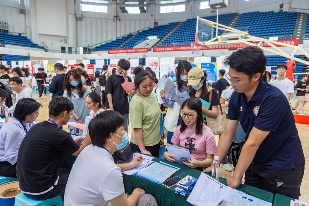 China Zhengzhou Youth Unemployment Students look for employment opportunities at a job fair in Zhengzhou University in Zhengzhou in central China s Henan province Wednesday, June 07, 2023., Credit:FEATURECHINA / Avalon CHINA, HENAN, ZHENGZHOU PUBLICATIONxNOTxINxUKxFRAxUSA Copyright: xFEATURECHINAx/xAvalonx 0782190073