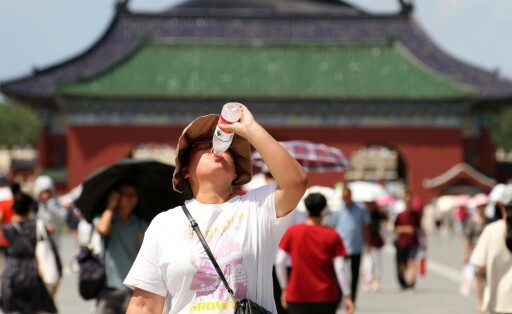 BEIJING, CHINA - JULY 09: A tourist drinks bottled ice water while visiting Tiantan Temple of Heaven Park during a hot summer day on July 9, 2023 in Beijing, China. PUBLICATIONxNOTxINxCHN Copyright: xVCGx 111444702103