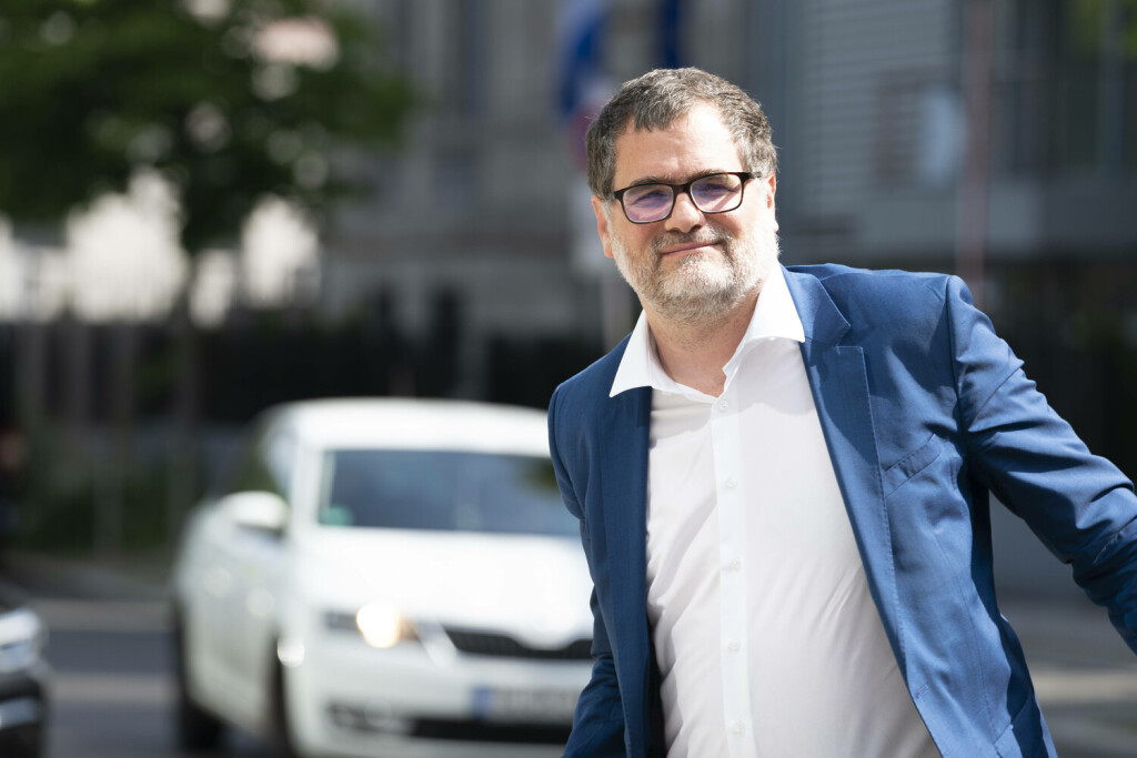 Treffen der Ministerpraesidentinnen und Ministerpraesidenten in der NRW Landesvertretung in Berlin Aktuell, 02.06.2022, Berlin, Kanzleramtsminister Wolfgang Schmidt SPD bei Ankunft im Garten der Landesvertretung NRW in Berlin zu dem Treffen der Ministerpraesidentenkonferenz der Regierungschefinnen und Chefs der Laender in Berlin Berlin Berlin Deutschland *** Meeting of the Minister Presidents in the NRW State Representation in Berlin Current, 02 06 2022, Berlin, Chancellery Minister Wolfgang Schmidt SPD upon arrival in the garden of the NRW State Representation in Berlin to the meeting of the Minister Presidents Conference of the heads of government of the states in Berlin Berlin Germany