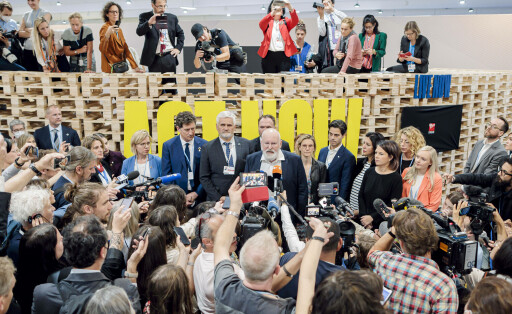 Frans Timmermans, Vize-Praesident und Kommissar fuer Klimaschutz der Europaeischen Kommission, gibt im Beisein von europaeischen MinisterInnen waehrend der COP27 Klimakonferenz ein Pressestatement ab. Scharm-el-Sheikh, 19.11.2022 Scharm-el-Sheikh Aegypten *** Frans Timmermans, Vice President and Commissioner for Climate Action of the European Commission, delivers a press statement in the presence of European Ministers during the COP27 Climate Change Conference Sharm el Sheikh, 19 11 2022 Sharm el Sheikh Egypt Copyright: xThomasxTrutschelx