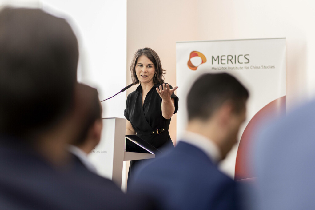 News Bilder des Tages Bundesaussenminister Annalena Baerbock Vorstellung China-Strategie bei MERICS in Berlin, 13.07.2023. Berlin Germany *** German Foreign Minister Annalena Baerbock Presentation of China Strategy at MERICS in Berlin, 13 07 2023 Berlin Germany Copyright: xLeonxKuegelerx