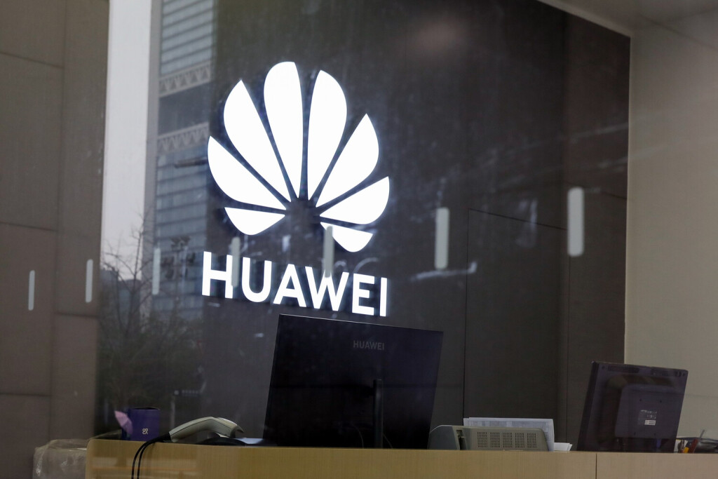 epa09857046 A view of the Huawei logo inside a store in Beijing, China, 29 March 2022. China's Huawei recorded profit despite losing sales in 2021 as Huawei's Chief Financial Officer Meng Wanzhou made her first public appearance after being released by Canadian authorities six months ago. EPA-EFE/MARK R. CRISTINO