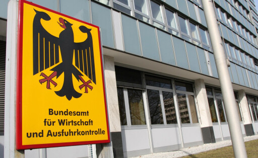 Bildnummer: 52923162 Datum: 25.02.2009 Copyright: imago/Rolf Braun
Schild - Bundesamt für Wirtschaft und Ausfuhrkontrolle - in Frankfurt am Main, Objekte; 2009, Frankfurt am Main, Deutschland, Schild, Hinweisschild, BAFA , Bundesadler, Wappen; , hoch, Kbdig, Einzelbild, , Behörden, Staat, , Hessen, Europa
Bildnummer 52923162 Date 25 02 2009 Copyright Imago Rolf Brown Shield Bundesamt for Economy and Export control in Frankfurt at Main Objects 2009 Frankfurt at Main Germany Shield Sign Bafa Federal eagle Coat of arms vertical Kbdig Single Authorities State Hesse Europe