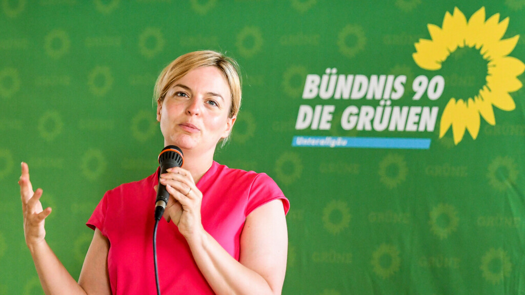 GER, Wahlkampfveranstaltung mit Katharina Schulze in Mindelheim / 11.07.2023, Silvestersaal, Mindelheim, GER, Wahlkampfveranstaltung mit Katharina Schulze in Mindelheim, Bündnis 90 / Die Grünen Bayern starten den Wahlkampf für die Landtagswahl 2023 in Bayern im Bild die Spitzenkandidatin und Fraktionsvorsitzende im Bayerischen Landtag Katharina Schulze *** GER, Election campaign event with Katharina Schulze in Mindelheim 11 07 2023, Silvestersaal, Mindelheim, GER, Election campaign event with Katharina Schulze in Mindelheim, Bündnis 90 Die Grünen Bayern start the election campaign for the state election 2023 in Bavaria in the picture the top candidate and parliamentary group leader in the Bavarian state parliament Katharina Schulze nordphoto GmbHxHafner nph00200