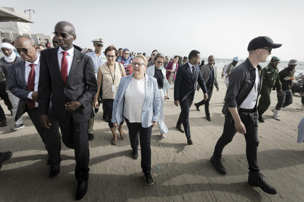 Bundesentwicklungshilfeministerin Svenja Schulze im Rahmen eines Besuches des Kleinfischereihafens in Nouakchott, 14.08.2023. Nouakchott Mauretanien *** Federal Minister for Economic Cooperation and Development Svenja Schulze during a visit to the small-scale fishing port in Nouakchott, 14 08 2023 Nouakchott Mauritania Copyright: xLeonxKuegeler/photothek.dex