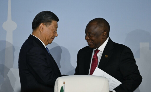 South Africa BRICS Summit 8502047 24.08.2023 Chinese President Xi Jinping, left, and South African President Cyril Ramaphosa attend a news conference during the 15th BRICS Summit at the Sandton Convention Centre in Johannesburg, South Africa. Grigory Sysoev / Sputnik Johannesburg South Africa PUBLICATIONxINxGERxSUIxAUTxESTxLTUxLATxNORxSWExDENxNEDxPOLxUKxONLY Copyright: xGrigoryxSysoevx