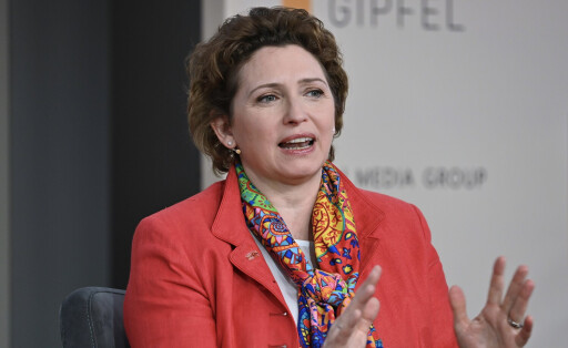 Nicola Beer, MdEP, Vizepraesidentin Europaeisches Parlament,Gestik, Einzelbild,angeschnittenes Einzelmotiv,Portraet,Portrait,Portr√§t. Ludwig Erhard Gipfel 2023 auf Gut Kaltenbrunn am Tegernsee am 03.05.2023 *** Nicola Beer, MEP, Vice President European Parliament, gesture, single image, cropped single motif, portrait, portrait Ludwig Erhard Summit 2023 at Gut Kaltenbrunn on Tegernsee on 03 05 2023