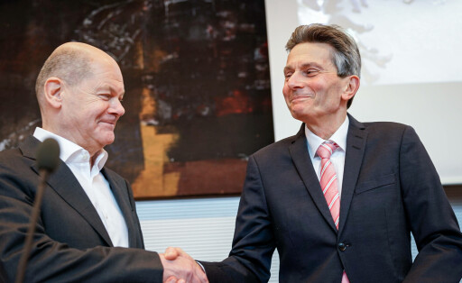 Auftaktbilder zur Fraktionssitzung der SPD Aktuell, 14.03.2023, Berlin, Bundeskanzler Olaf Scholz und Dr. Rolf Muetzenich beim Haende schuetteln im Vorfeld der Fraktionssitzung des Deutschen Bundestag der SPD Bundestagsfraktion im Reichstagsgebaeude Berlin Berlin Deutschland *** Prelude pictures to the parliamentary group meeting of the SPD current, 14 03 2023, Berlin, Chancellor Olaf Scholz and Dr Rolf Muetzenich shaking hands in the run-up to the parliamentary group meeting of the German Bundestag of the SPD parliamentary group in the Reichstag building Berlin Berlin Germany