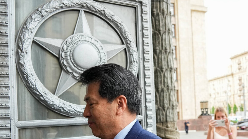 Russia China 8442913 26.05.2023 Special Representative of the Chinese government on Eurasian Affairs Li Hui arrives at the Russian Foreign Ministry headquarters in Moscow, Russia. Li s visit to the Russian capital, where he is expected to consult on the Ukrainian crisis, comes after he met with Ukrainian President Volodymyr Zelensky in Kyiv. Alexander Vilf / Sputnik Moscow Russia PUBLICATIONxINxGERxSUIxAUTxESTxLTUxLATxNORxSWExDENxNEDxPOL Copyright: xAlexanderxVilfx