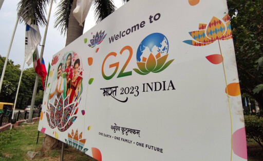 Neu-Delhi, Indien, 07.09.2023: Logo des G20-Gipfels auf einem Plakat an einer Strafle in ganz Delhi h‰ngen tausende Plakate mit Aufschriften wie Welcome to G20 2023 India *** New Delhi, India, 07 09 2023 G20 summit logo on a billboard on a street across Delhi hang thousands of posters with inscriptions like Welcome to G20 2023 India Copyright: xdtsxNachrichtenagenturx dts_21780