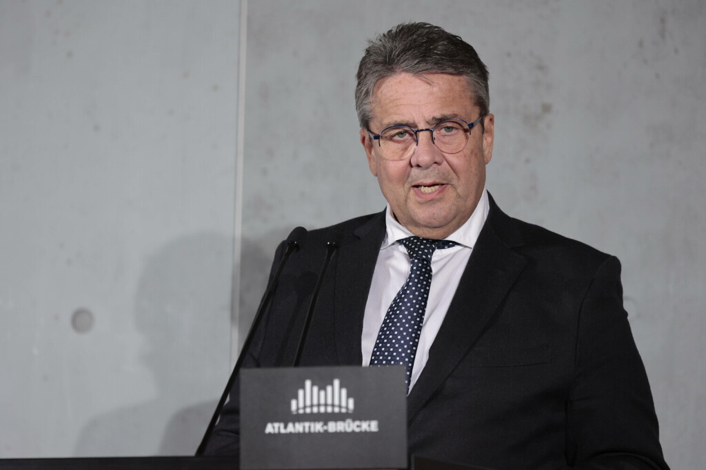 Sigmar Gabriel, Vorsitzender der Atlantik-Brücke, Deutschland, Berlin, 70 Jahre Atlantik-Brücke in der Großen Orangerie im Schloss Charlottenburg *** Sigmar Gabriel, Chairman of Atlantik Brücke, Germany, Berlin, 70th anniversary of Atlantik Brücke in the Great Orangery at Charlottenburg Palace
Bild: Imago / Metodi Popow