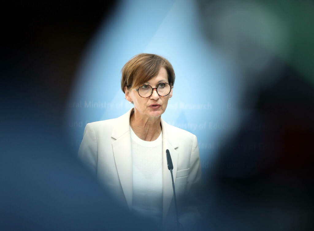 Berlin, Deutschland, 23.08.2023: Bettina Stark-Watzinger, Bundesministerin für Bildung und Forschung, im Bundesministerium für Bildung und Forschung zur Vorstellung eines KI-Aktionsplans *** Berlin, Germany, 23 08 2023 Bettina Stark Watzinger, Federal Minister of Education and Research, at the Federal Ministry of Education and Research to present an AI action plan. Copyright: xdtsxNachrichtenagenturx dts_21268