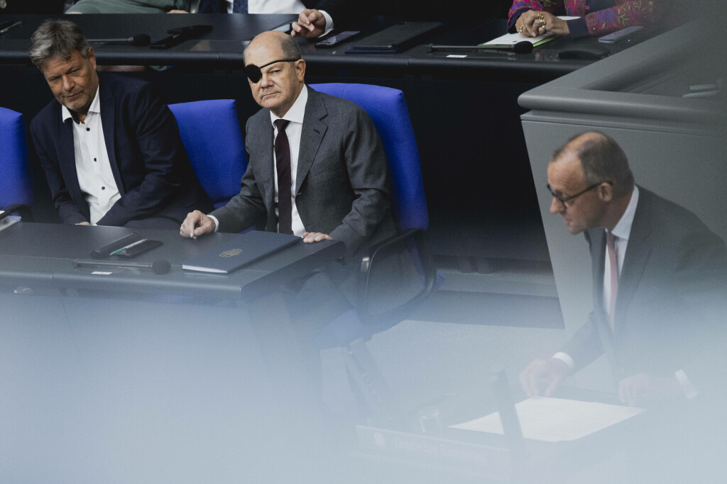 R-L Friedrich Merz, CDU-Parteivorsitzender, Olaf Scholz SPD, Bundeskanzler, und Robert Habeck Buendnis 90/Die Gruenen, Bundesminister fuer Wirtschaft und Klimaschutz und Vizekanzler, aufgenommen im Rahmen der Generaldebatte zum Bundeshaushalt im Deutschen Bundestag in Berlin, 06.09.2023. Berlin Deutschland *** R L Friedrich Merz, CDU Party Chairman, Olaf Scholz SPD , German Chancellor, and Robert Habeck Buendnis 90 Die Gruenen , German Minister for Economy and Climate Protection and Vice Chancellor, recorded during the general debate on the federal budget in the German Bundestag in Berlin, 06 09 2023 Berlin Germany Copyright: xFlorianxGaertnerx