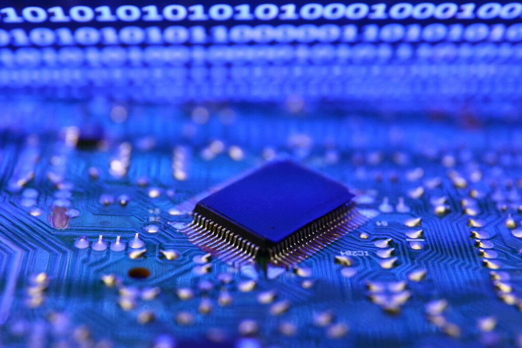 Computer Photo Illustrations Binary code on a phone screen and microchip and are seen in this illustration photo taken in Krakow, Poland on July 19, 2023. Krakow Poland PUBLICATIONxNOTxINxFRA Copyright: xJakubxPorzyckix originalFilename: porzycki-computer230719_np9ef.jpg