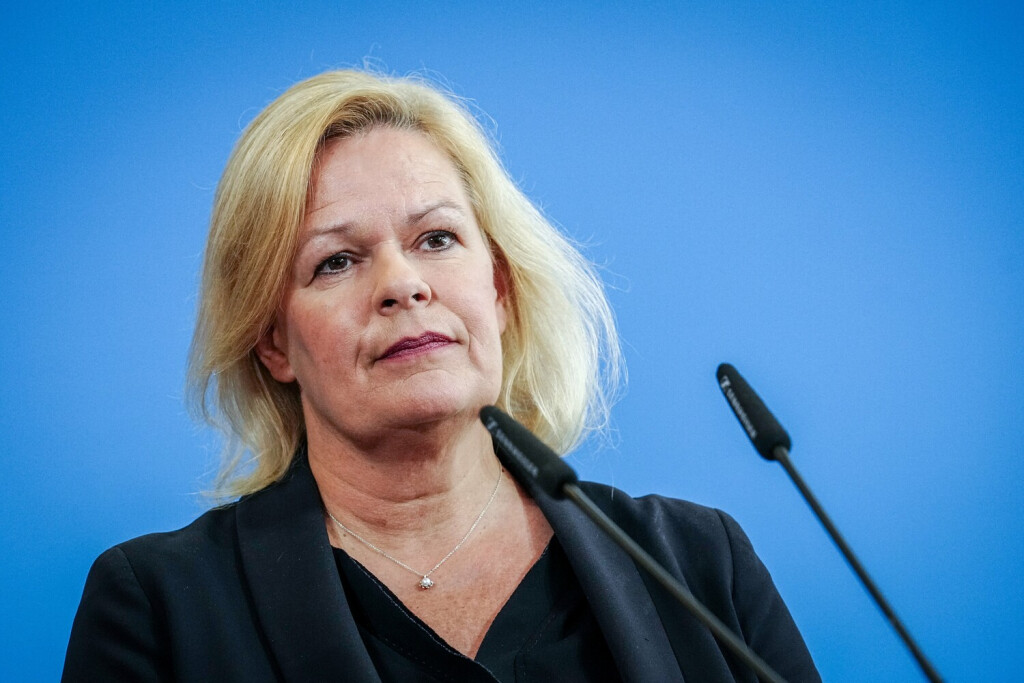 ARCHIV - 25.10.2023, Berlin: Nancy Faeser (SPD), Bundesministerin für Inneres und Heimat, stellt in einer Pressekonferenz den Entwurf des so genannten Rückführungsverbesserungsgesetzes vor. (zu dpa: «Schwierige Mission für Faeser: Gespräche über Migration in Marokko») Foto: Kay Nietfeld/dpa +++ dpa-Bildfunk +++