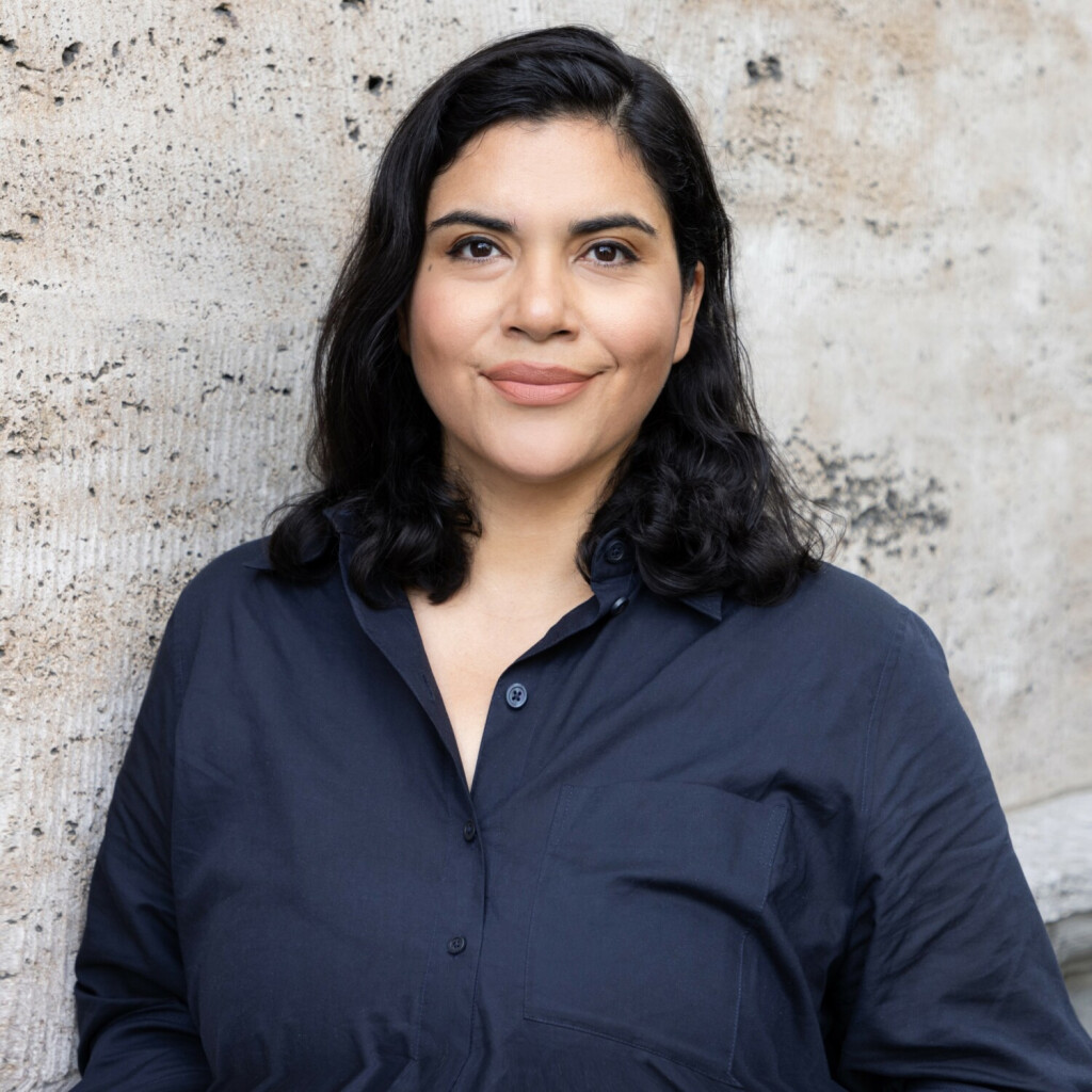 Katja_Muñoz-Headshot-Final-2023-10-27-15_57_18