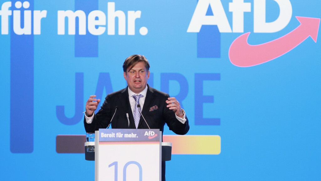 Magdeburg, Sachsen-Anhalt, Deutschland, 29.07.2023: Maximilian Krah h‰lt eine Rede zur Vorstellung als Spitzenkandidat f¸r die Europawahl auf AfD-Bundesparteitag *** Magdeburg, Saxony Anhalt, Germany, 29 07 2023 Maximilian Krah delivers a speech introducing himself as the top candidate for the European elections at AfD national party conference Copyright: xdtsxNachrichtenagenturx dts_20866