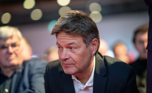 25. Gewerkschaftstag der IG Metall 2023 in Frankfurt Robert Habeck, Bundeswirtschaftsminister, nach seiner Ankunft auf dem Gewerkschaftstag - Jörg Hofmann, Vorsitzender, IG Metall25. Gewerkschaftstag der IG Metall 2023 in Frankfurt Robert Habeck, Bundeswirtschaftsminister, nach seiner Ankunft auf dem Gewerkschaftstag - Jörg Hofmann, Vorsitzender, IG Metall, Frankfurt am Main Hessen Deutschland Messe Frankfurt *** 25 Trade Union Congress of IG Metall 2023 in Frankfurt Robert Habeck, Federal Minister of Economics, after his arrival at the Trade Union Congress Jörg Hofmann, Chairman, IG Metall 25 Trade Union Congress of IG Metall 2023 in Frankfurt Robert Habeck, Federal Minister of Economics, after his arrival at the Trade Union Con
Bild: Imago / Chris Emil Janßen