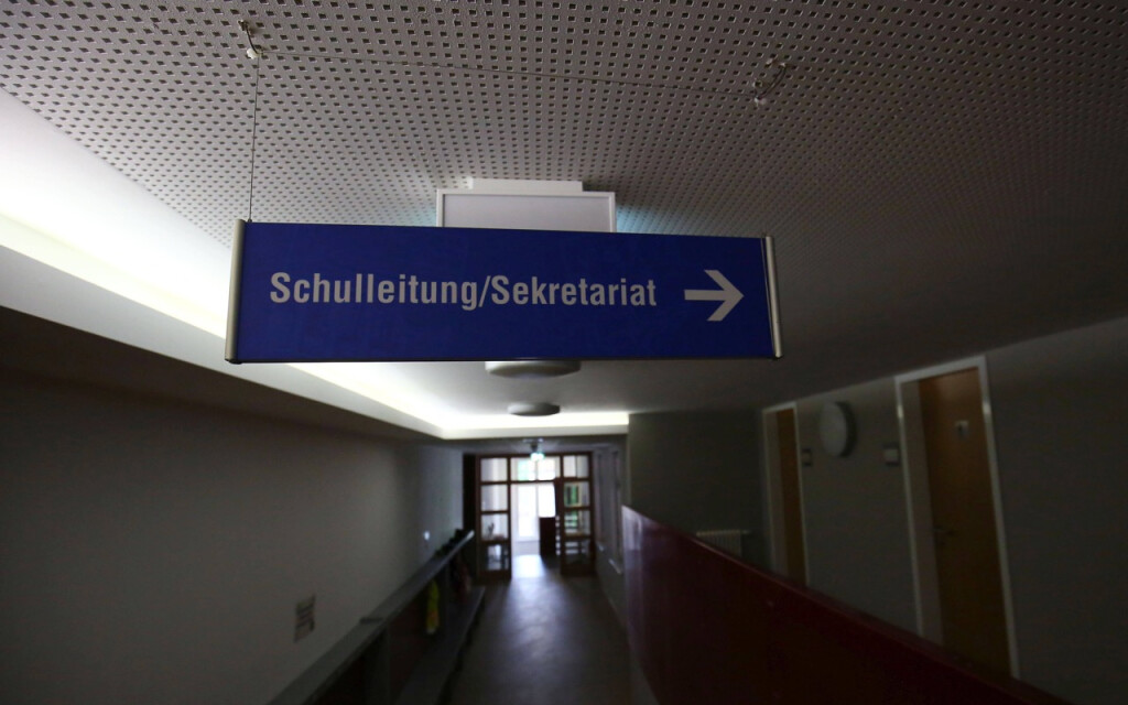 04.05.2020, xcex, GER, Darmstadt, Hessen, Corona, Schliessung, Krise, Symbolbild, Symbofoto Coronavirus, Corona-Epedemie