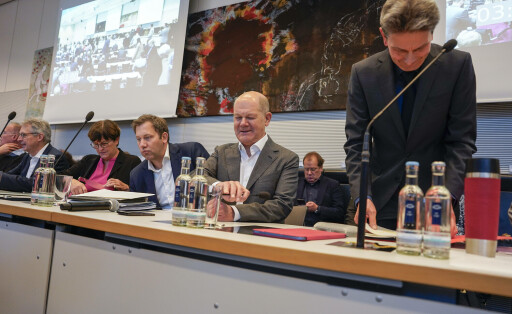 Auftaktbilder mit der SPD-Spitze Fraktionssitzung SPD-Bundestagsfraktion, Auftaktbilder mit der SPD-Spitze, Bundeskanzler, Olaf Scholz, Rolf Mützenich, Vorsitzender SPD-Bundestagsfraktion Berlin Berlin GER *** Opening pictures with the SPD leadership SPD parliamentary group meeting, Opening pictures with the SPD leadership, Federal Chancellor, Olaf Scholz, Rolf Mützenich, Chairman SPD parliamentary group Berlin Berlin GER