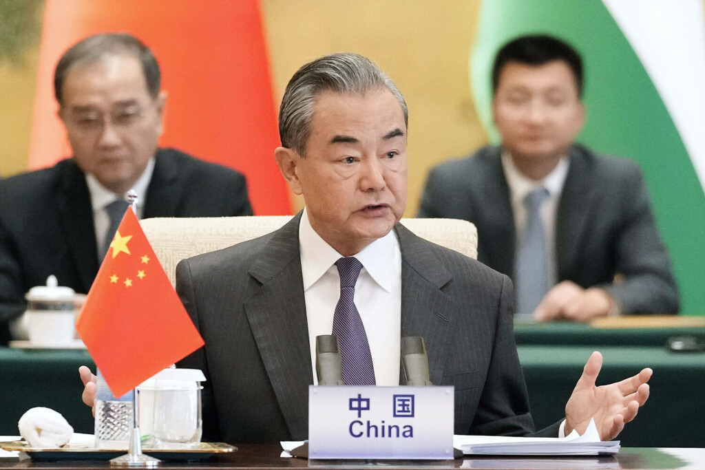 China s Foreign Minister Wang Yi Chinese Foreign Minister Wang Yi speaks during a ministerial-level meeting with a diplomatic delegation made up of representatives from Arab and Islamic nations at the Diaoyutai State Guesthouse in Beijing on Nov. 20, 2023. PUBLICATIONxINxAUTxBELxBIHxBULxCZExDENxESTxFINxFRAxGEOxGERxGRExHUNxISLxIRLxITAxLATxLTUxLUXxLIExMKDxNORxPORxPOLxROUxSVKxSUIxSRBxSLOxESPxTURxUKxUAExONLY A14AA0002157831P