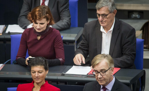 Die Fraktionsvorsitzenden von Die Linke Sahra Wagenknecht (vorne L) und Dietmar Bartsch (vorne R), sowie die Parteivorsitzenden Katja Kipping (hinten L) und Bernd Riexinger (hinten R), aufgenommen im Rahmen der Konstituierenden Sitzung vom 19. Deutschen Bundestag in Berlin, 24.10.2017. Berlin Deutschland *** the Group chairman from the Left Sahra Wagenknecht front l and Dietmar Bartsch front r and the Party chairman Katja Kipping rear l and Bernd Riexinger rear r Date in Frame the constituent Meeting of 19 German Bundestag in Berlin 24 10 2017 Berlin Germany PUBLICATIONxINxGERxSUIxAUTxONLY Copyright: xFlorianxGaertner/photothek.netx