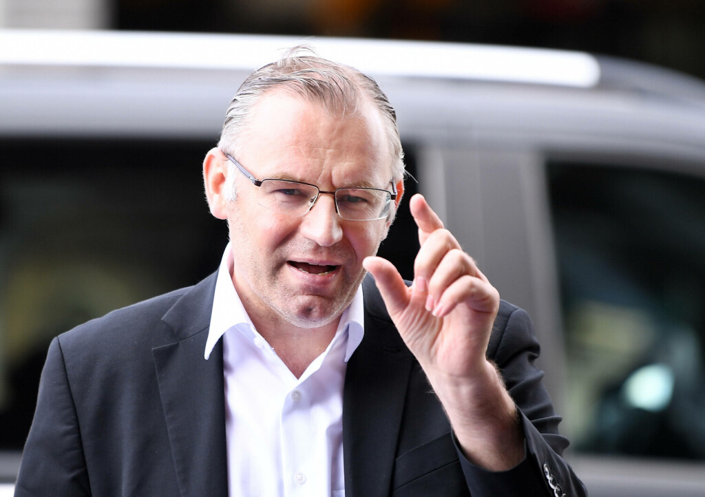 Neustetten-Remmingsheim Kreis Tuebingen 16.08.2021 Vorsitzender des Agrarausschusses des Europaeischen Parlaments Norbert Lins CDU beim einem Firmenbesuch bei Wandel Agrartechnik, Forst- und Gartentechnik. *** Neustetten Remmingsheim Kreis Tuebingen 16 08 2021 Chairman of the Agricultural Committee of the European Parliament Norbert Lins CDU at a company visit at Wandel Agrartechnik, Forst und Gartentechnik