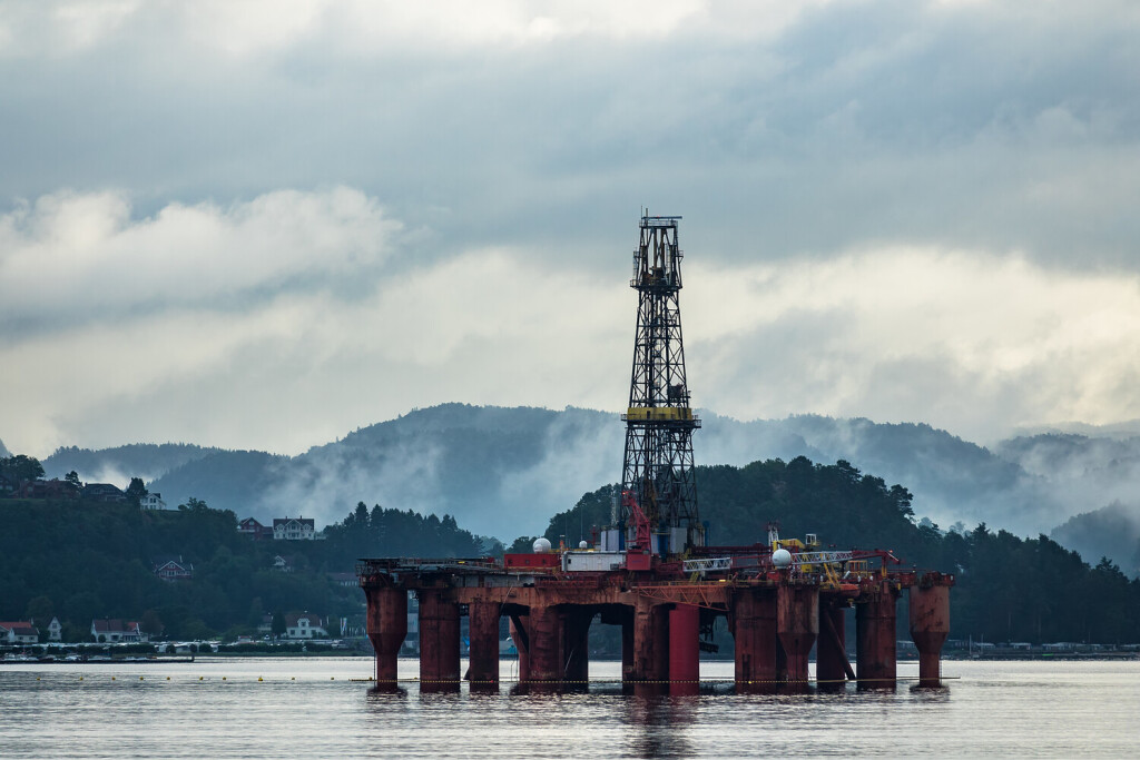 Oil rig in Lyngdalsfjord in Norway, 25.09.2021, Copyright: xRicoKx Panthermedia23646834