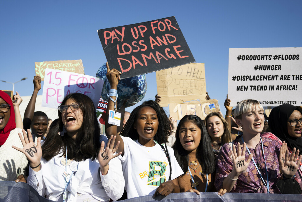 News Bilder des Tages SHARM EL-SHEIKH 20221118 Patience Nabukalu fran Fridays for future i Kampala, Uganda, marscherar för klimatet och Loss and damage , pa FN:s klimatmöte COP27 i Egypten. SHARM EL-SHEIKH EGYPTEN x10060x *** SHARM EL SHEIKH 20221118 Patience Nabukalu from Fridays for future in Kampala, Uganda, marches for the climate and Loss and damage, at the UN climate meeting COP27 in Egypt SHARM EL SHEIKH EGYPT x10060x, PUBLICATIONxNOTxINxDENxNORxSWExFIN Copyright: xHenrikxMontgomery/TTx KLIMATMÖTE COP27