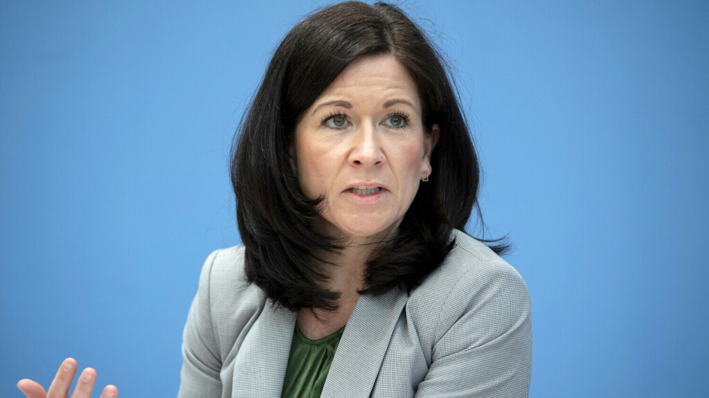 Katharina Guenther-Wuensch, IGLU Grundschul-Lese-Untersuchung DEU, Deutschland, Germany, Berlin, 16.05.2023 Katharina Guenther-Wuensch , Praesidentin der Kultusministerkonferenz KMK und Senatorin fuer Bildung in Berlin waehrend der Bundespressekonferenz zum Thema Veroeffentlichung IGLU/PIRLS 2021 Progress in International Reading Literacy Study Internationale Grundschul-Lese-Untersuchung in Berlin Deutschland Katharina Günther-Wünsch Döring IGLU Studie. en: Katharina Guenther-Wuensch , President of the Conference of Ministers of Education KMK and Senator for Education in Berlin, during the federal press conference on the publication of IGLU/PIRLS 2021 Progress in International Reading Literacy Study International primary school reading s
