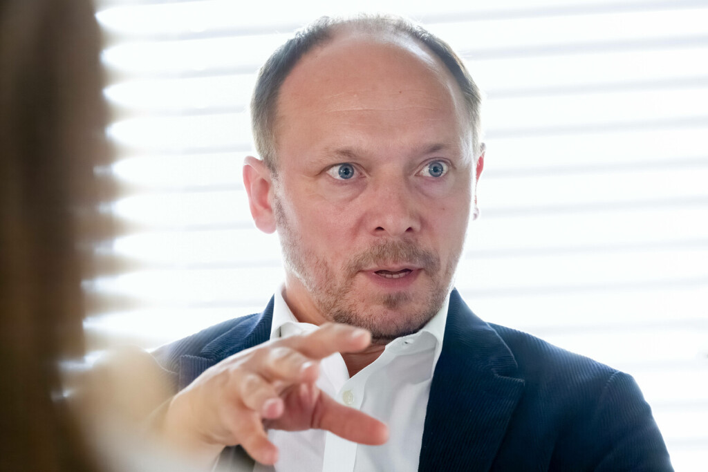 Der sächsische Bundestagsabgeordnete und ehemalige Beauftragte für die neuen Bundesländer Marco Wanderwitz CDU bei einer Gesprächsrunde in Chemnitz am 13.07.2023 Chemnitz Sachsen Deutschland *** The Saxon member of the Bundestag and former commissioner for the new federal states Marco Wanderwitz CDU at a round of talks in Chemnitz on 13 07 2023 Chemnitz Saxony Germany
Bild: Imago / Uwe Meinhold