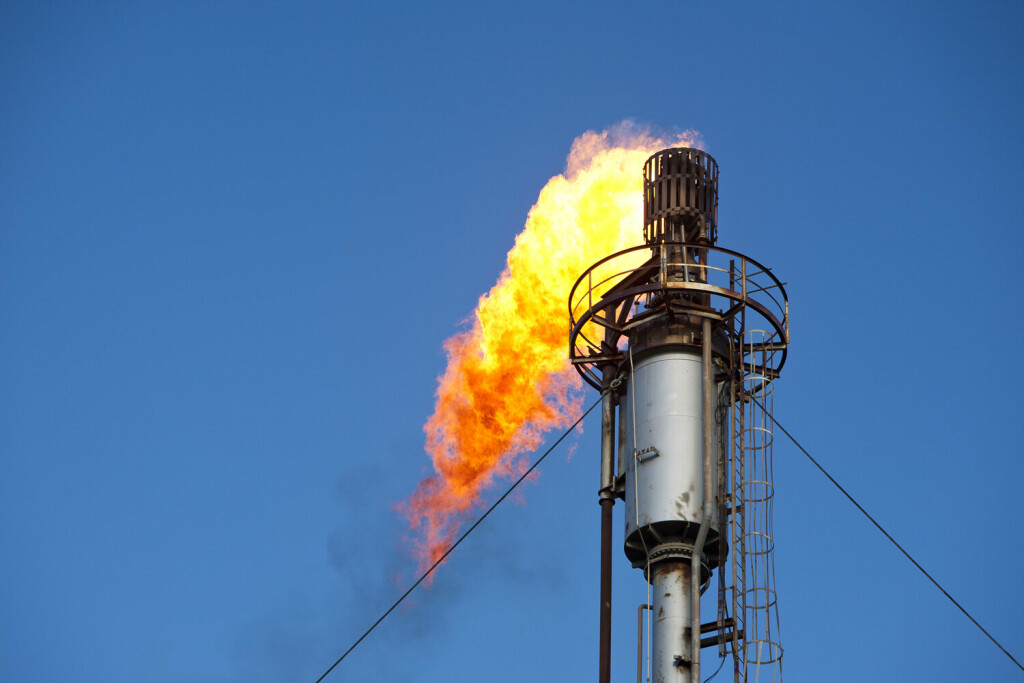 Flaring off gas at the Flotta oil terminal on the Island of Flotta in the Orkney s Scotland, UK. 10% of the UK s oil production comes through the Flotta terminal from the North Sea oil fields. Flaring off gas at the Flotta oil terminal on the Island of Flotta in the Orkney s Scotland, UK. 10% of the UK s oil production comes through the Flotta terminal from the North Sea oil fields., Credit:Ashley Cooper / Avalon PUBLICATIONxNOTxINxUKxFRAxUSA Copyright: xAshleyxCooperx/xAvalonx 0516648393