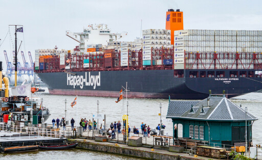 Hapag-Lloyd Containerschiff Valparaiso Express - IMO 9777589, MMSI 218833000 läuft in den Hamburger Hafen ein;Hapag-Lloy