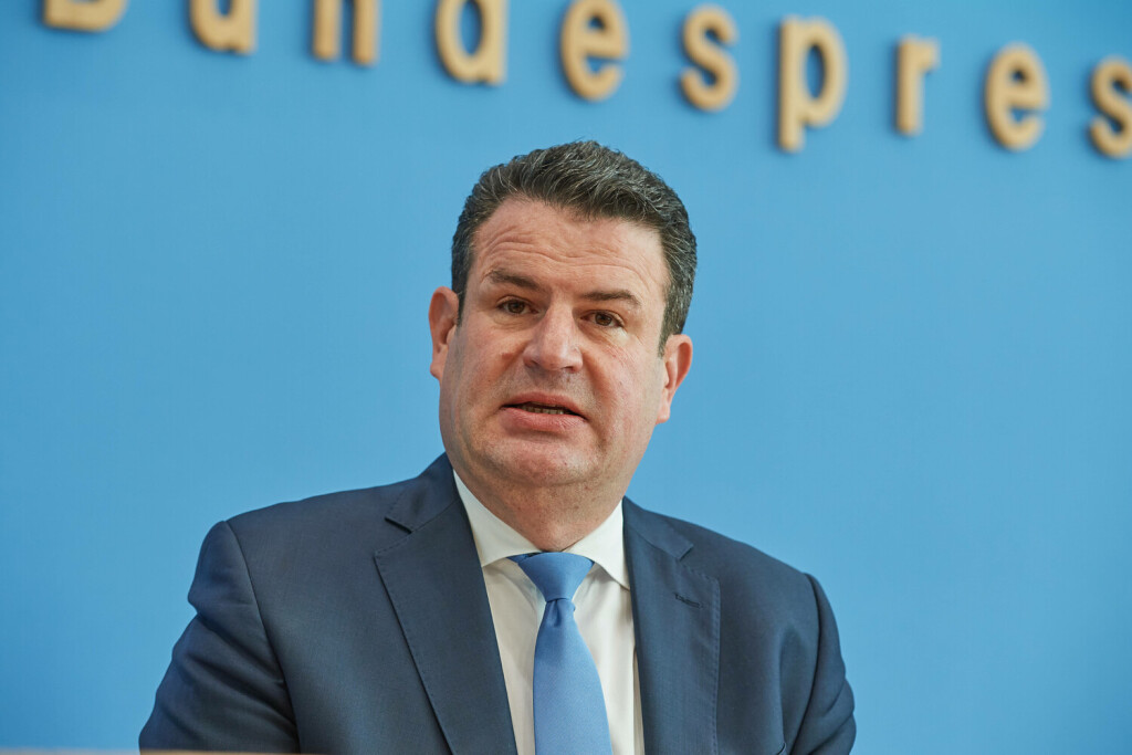 Hubertus Heil, Bundesminister fuer Arbeit und Soziales, am 18.10.2023 in der Bundespressekonferenz zum Thema Arbeitsmarktintegration. EDITORIAL USE ONLY *** Hubertus Heil, Federal Minister of Labor and Social Affairs, on 18 10 2023 at the Federal Press Conference on the topic of labor market integration EDITORIAL USE ONLY Copyright: epd-bild/ChristianxDitsch D23D1018HubertusHeil140043
