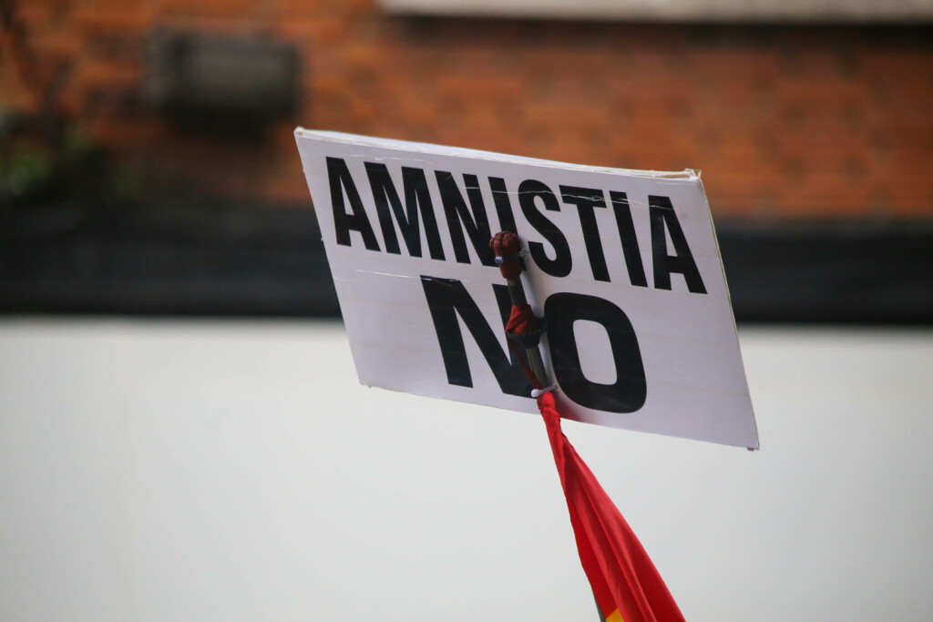 Spain: Rally for the Equality of Spaniards, No to Amnesty Oviedo, Spain, November 12, 2023: A sign with No Amnesty during the Rally for the Equality of Spaniards, No to Amnesty, on November 12, 2023, in Oviedo, Spain. Oviedo Asturias Spain Copyright: AlbertoxBrevers